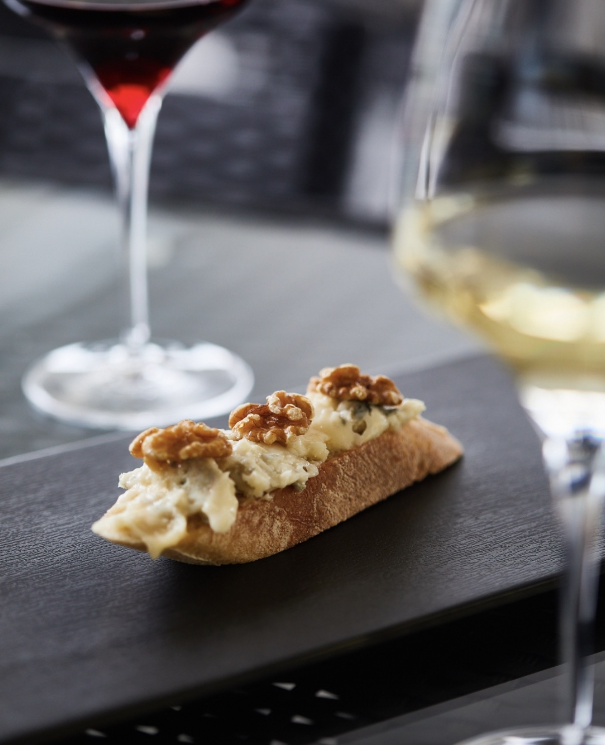 Crostino con gorgonzola e noci